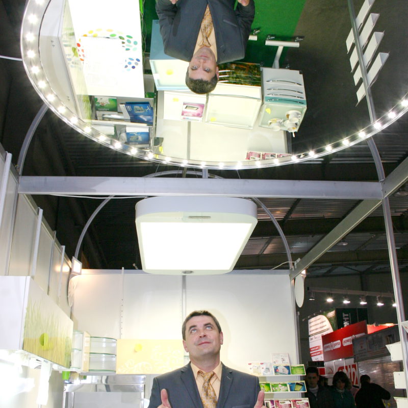 Dental surgical light with mirror