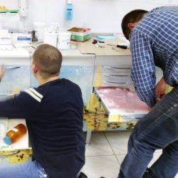   Юрий и Сергей меняют фасад на новый